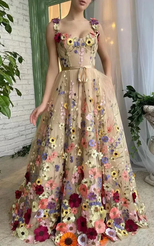Beiges, blumengesticktes Tüllkleid mit Schleifengürtel