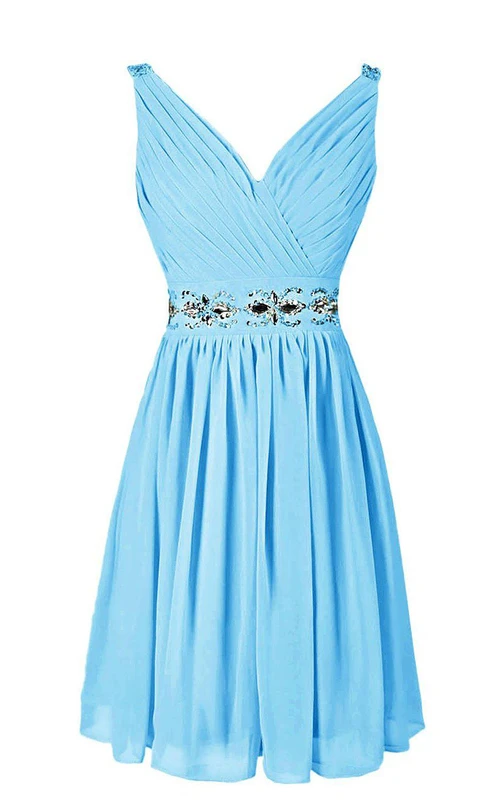 Magnifique robe courte sans manches en mousseline avec taille perlée