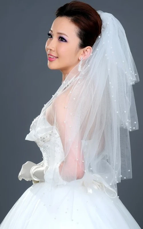 Voile de mariée bouffant à plusieurs couches et coudières orné de perles