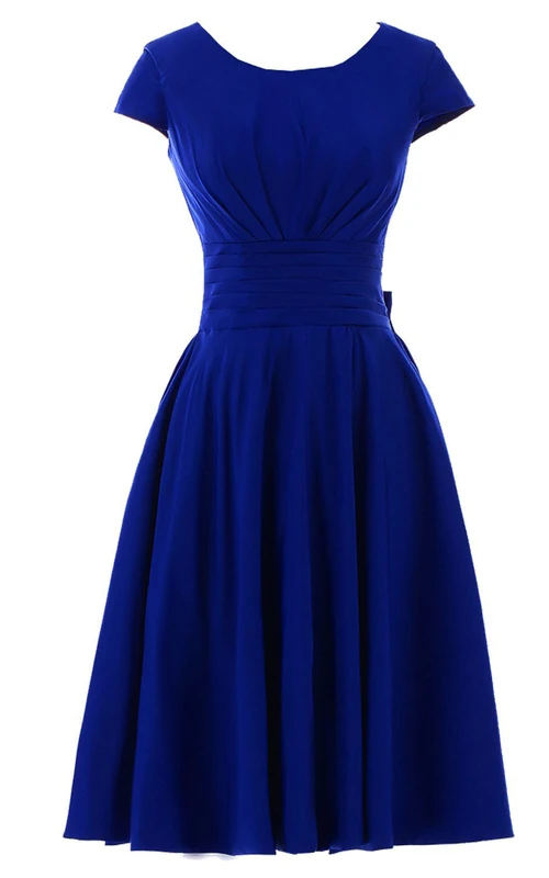 Kurzärmeliges, knielanges, plissiertes Chiffonkleid mit Schleife