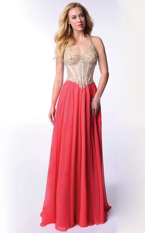 Vestido largo de gasa con escote halter en V y espalda con cordones para la fiesta de bienvenida.