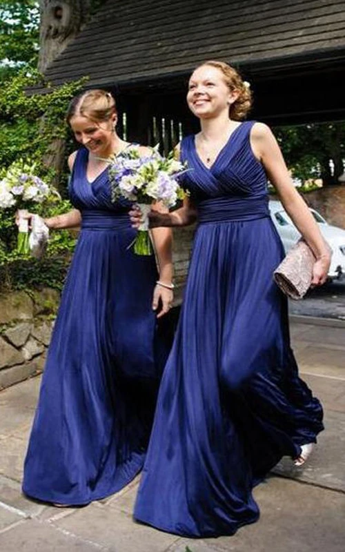 Ärmelloses Chiffonkleid mit V-Ausschnitt, Perlenstickerei und Reißverschluss