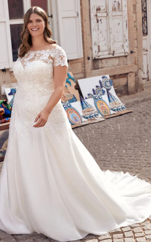 Robe de mariée élégante en satin, longue jusqu'au sol, à manches courtes, coupe trapèze, dos nu, ornée d'appliqués