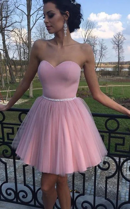 Vestido corto de graduación sin mangas de satén y tul con escote corazón y corte en A