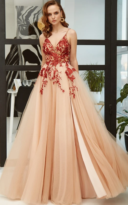 Vestido de noche moderno de corte A con escote en V, espalda descubierta y abertura frontal.