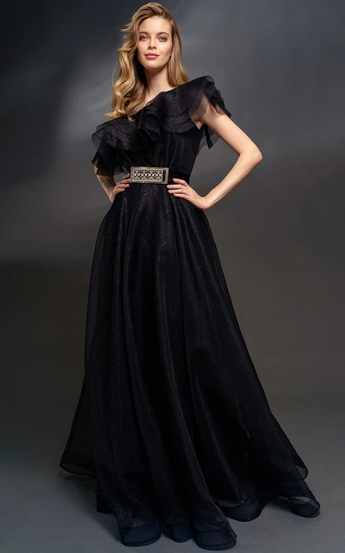 Robe de soirée noire asymétrique à épaules dénudées et coupe trapèze