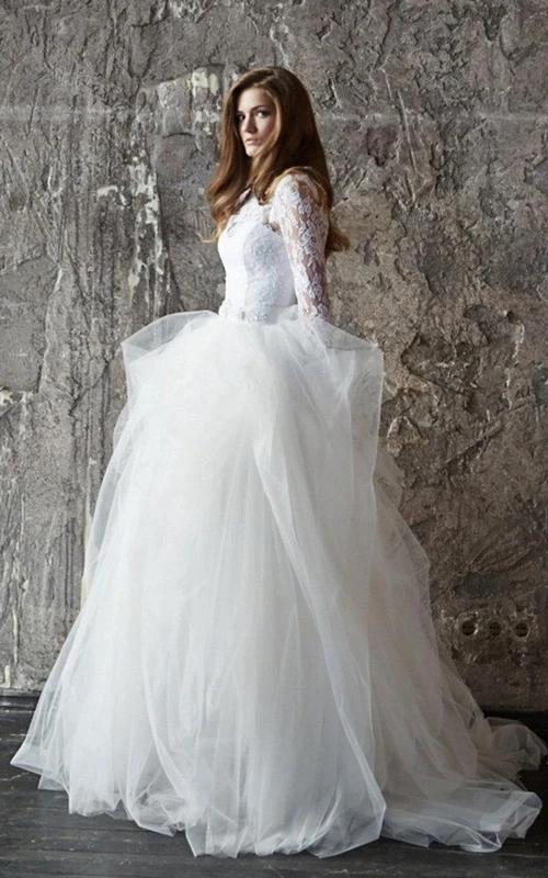 Vestido de novia de encaje con mangas largas de Vera Bridal