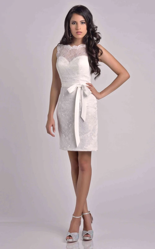 Vestido de dama de honor corto sin mangas de encaje con lazo desmontable.