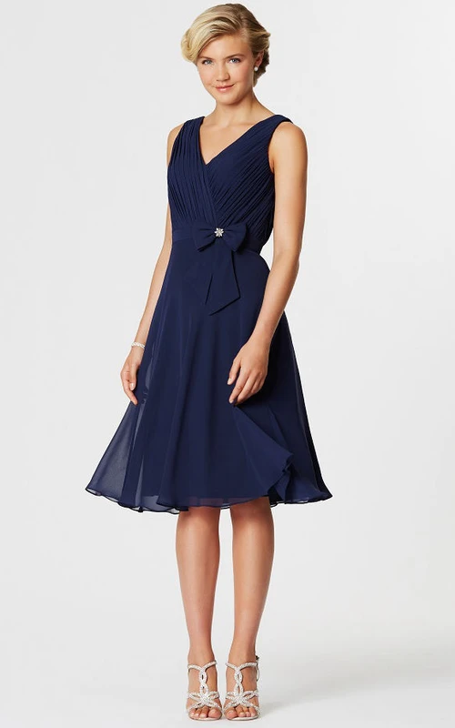 Knee-Length V-Neck Ruched Sleeveless Chiffon Bridesmaid Dress With Bow