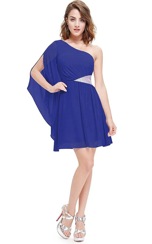 Vestido corto de gasa asimétrico con corte en A y pliegues.