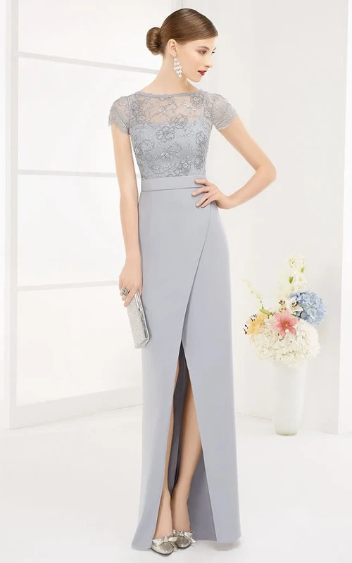 Robe de bal longue à manches courtes, haut en dentelle et sequins, fente sur le devant.
