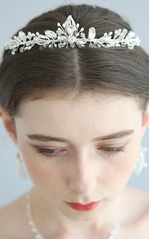 Klassische Strass-Perlenkette, Ohrringe und Krone im Western-Stil