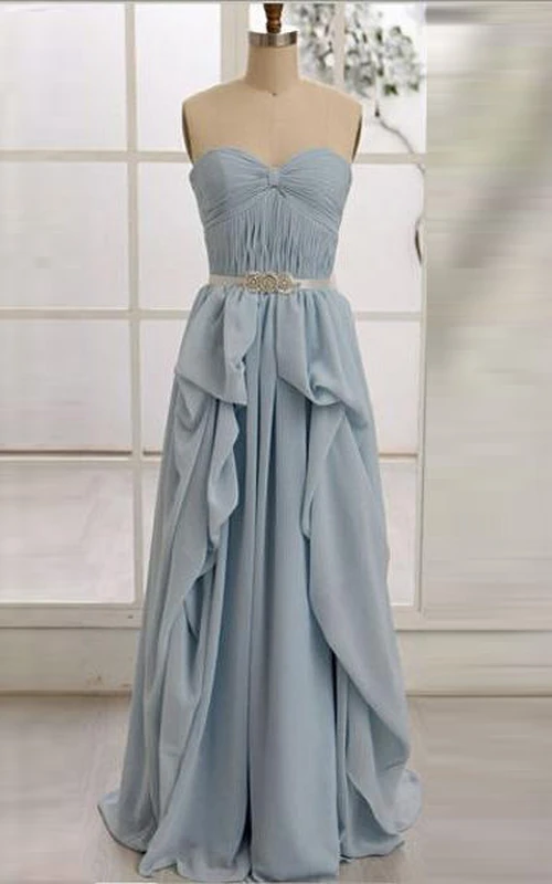 Vestido de gasa con escote corazón, cremallera y volantes, corte en A.