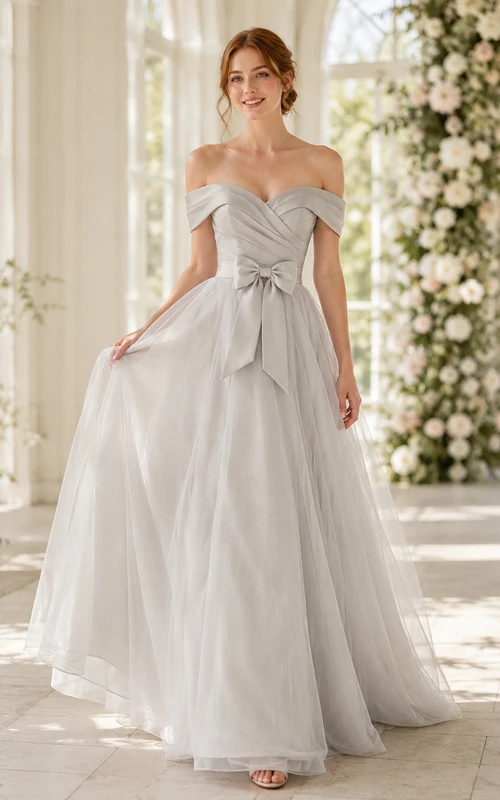 Robe de mariée romantique en tulle gris argenté à épaules dénudées, coupe trapèze et nœud dans le dos