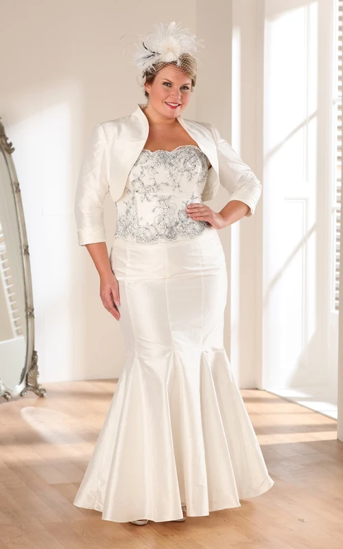Robe sirène longue bustier en satin à manches 3 ou 4 et cape
