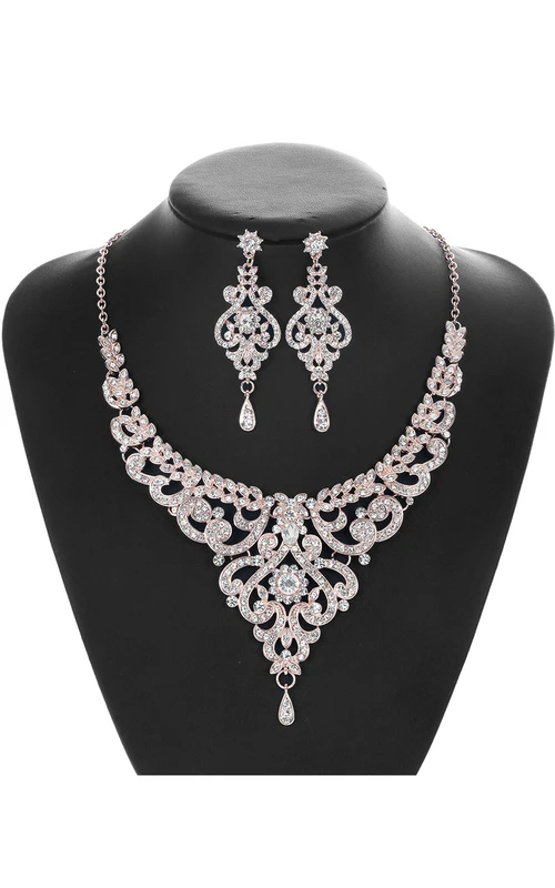 Trendiges Schmuckset aus Halskette und Ohrringen mit Strasssteinen in Roségold