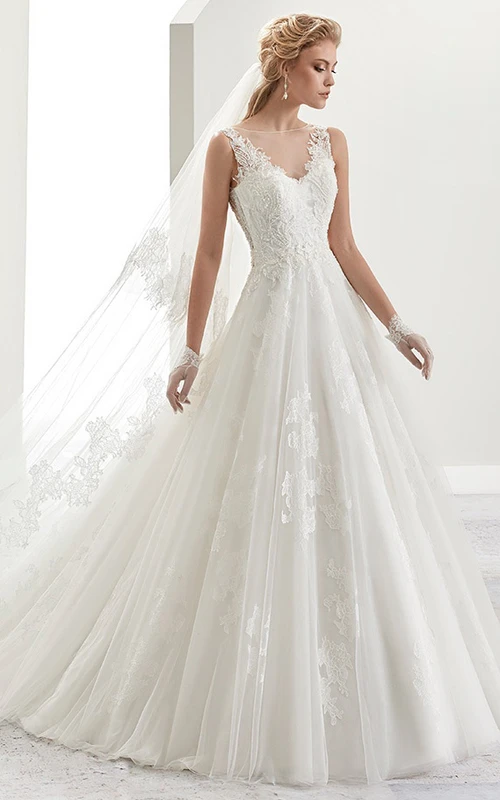 Brautkleid in A-Linie mit V-Ausschnitt, Schleppe, raffinierter Spitze am Rücken und kurzen Ärmeln