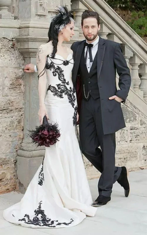 Robe de mariée vintage sirène en satin, épaules dénudées, sans manches, traîne balayée jusqu'au sol, ornée d'appliques et de perles