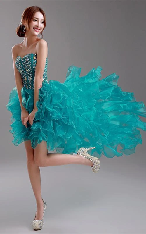 Robe de bal sexy à volants et cristaux, coupe asymétrique, traîne et décolleté en cœur