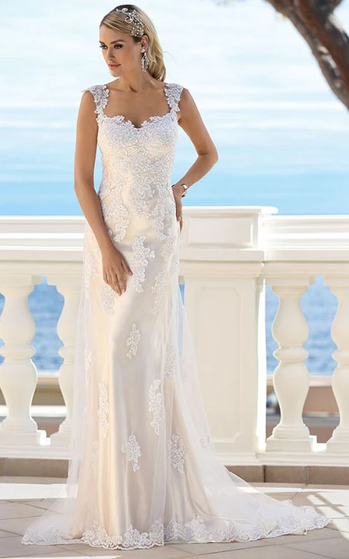 Robe de mariée maxi carrée en dentelle appliquée avec traîne courte et dos en V