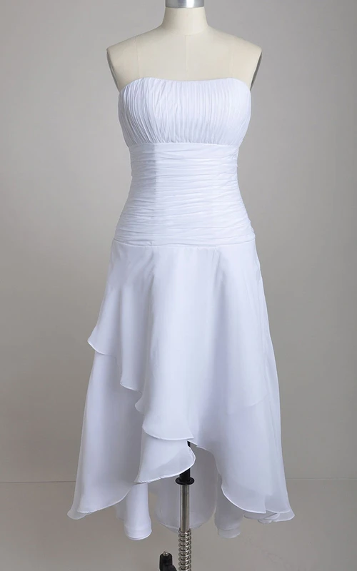 Trägerloses A-Linien-Brautjungfernkleid aus Chiffon mit hohem/tiefem Saum und asymmetrischer Vorderseite