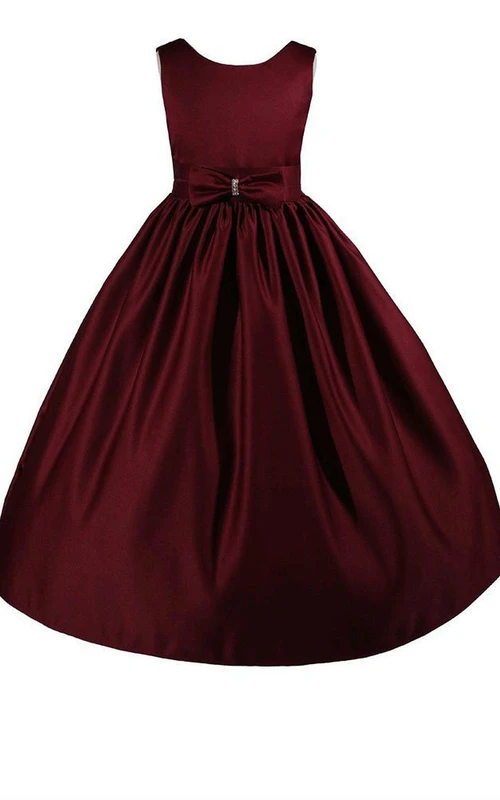 Robe plissée trapèze sans manches avec nœud