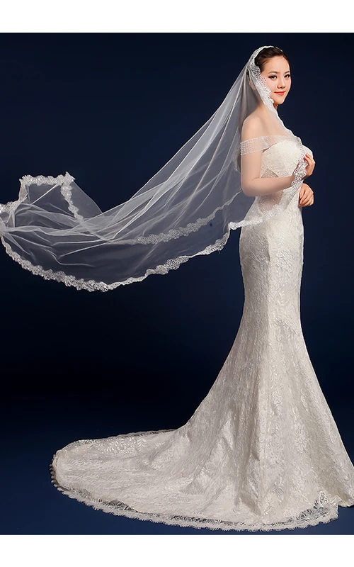 Voile de mariée long en tulle bordé de dentelle