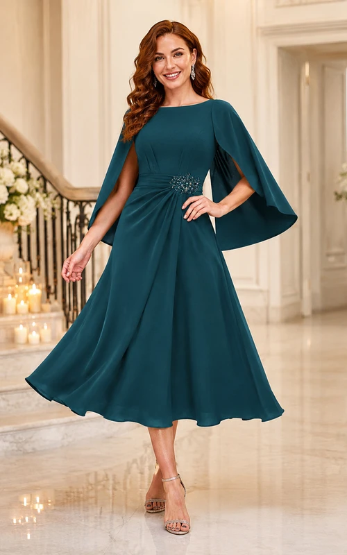 Vestido de invitada de té con cuello barco y mangas tipo capa con cuentas, estilo pavo real.