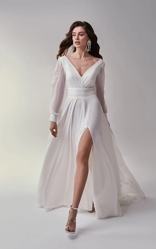 Robe de mariée trapèze en mousseline à col V, manches longues et fente sur le devant