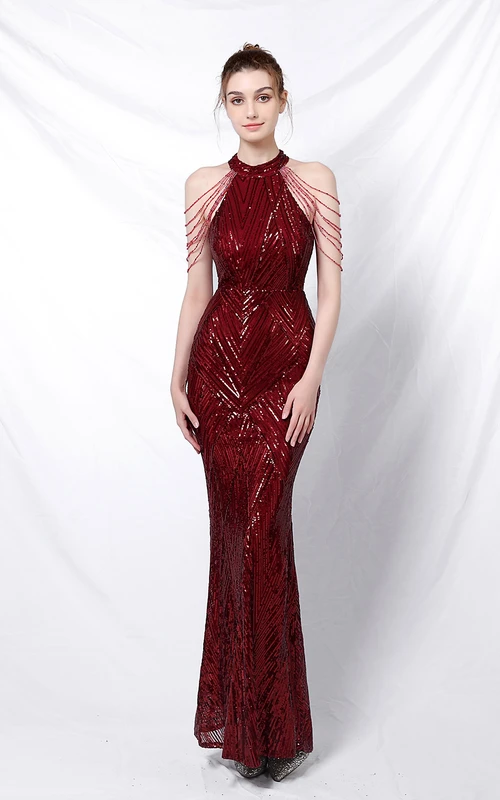 Elegante vestido de noche largo con escote halter y lentejuelas, estilo banquete, con un aura de celebridad y estilo de reina.