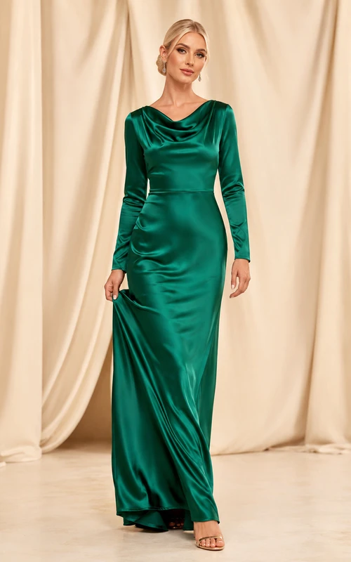 Dunkelgrünes, langärmeliges Abendkleid aus Satin mit Wasserfallausschnitt und Raffungen