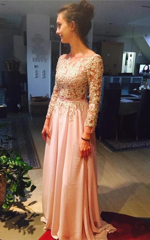 Robe trapèze en mousseline à manches longues et corsage en dentelle