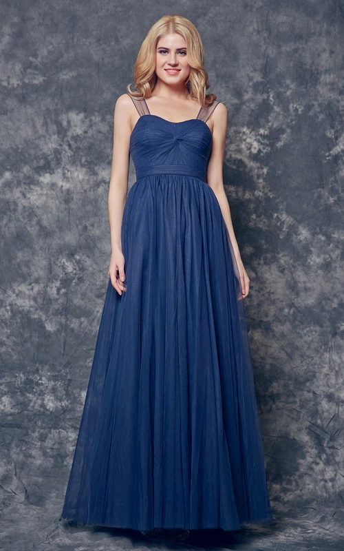 Robe longue en tulle à manches courtes et bustier froncé