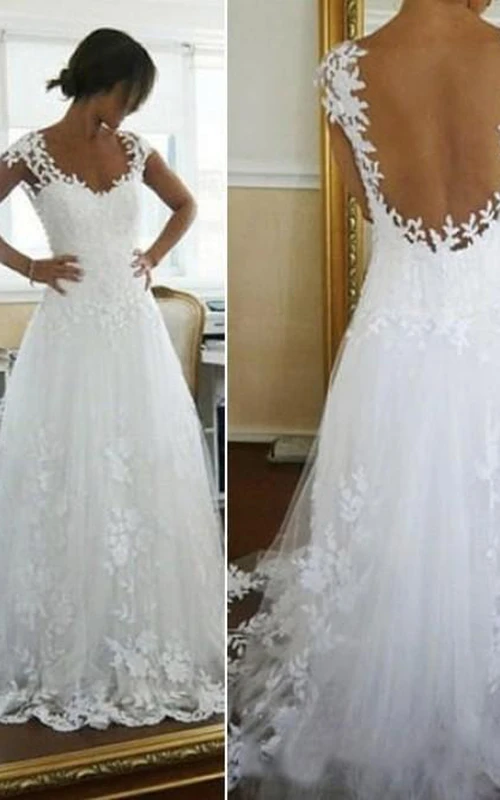 Robe de mariée trapèze à col rond et traîne chapelle en dentelle appliquée