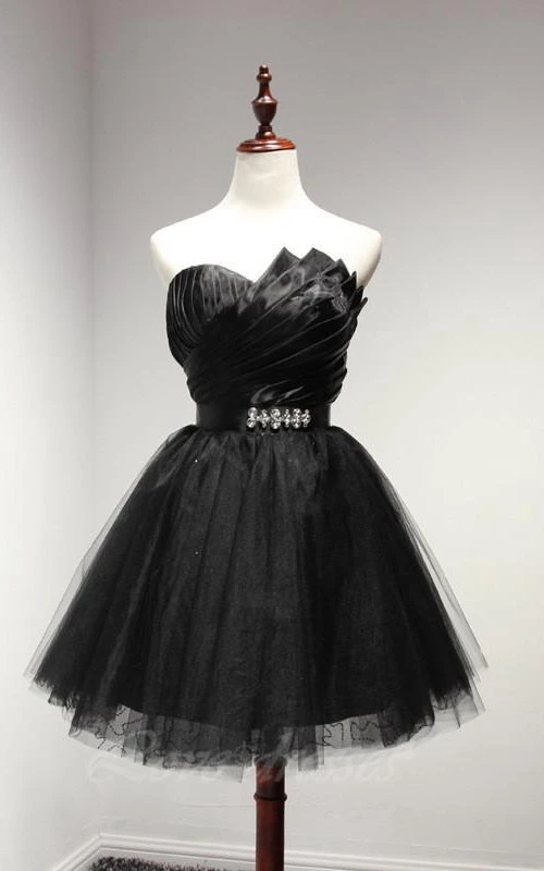 Robes de cocktail courtes plissées en tulle à col cœur