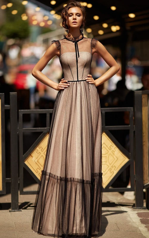 Vestido formal informal de corte A, tul, cuello alto, largo hasta el suelo, con botones y lazo.