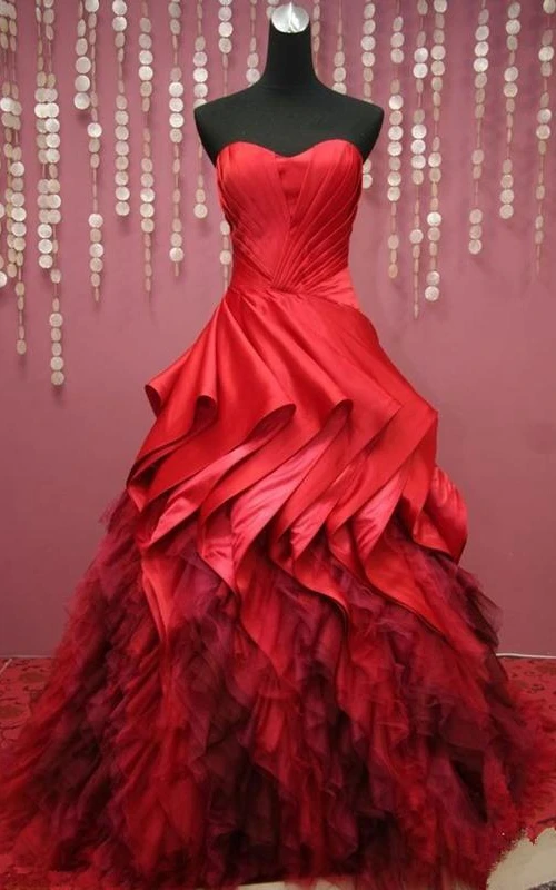 Ballkleid, Maxi, ärmellos, mit herzförmigem Ausschnitt, Glockenfalten, hochgeraffter Schleppe und Schnürung am Rücken, aus Tüll und Spitze