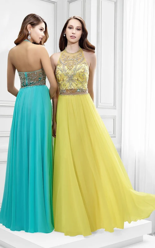 Ärmelloses Ballkleid aus hochgeschlossenem Kristalltüll