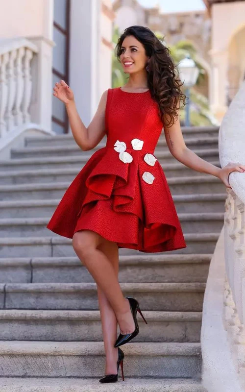 Ärmelloses A-Linien-Satin-Kleid mit U-Boot-Ausschnitt und knielanger Silhouette für den Abschlussball