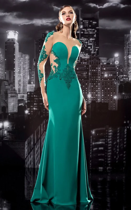 Vestido tubo de manga larga con escote joya y efecto ilusión, confeccionado en jersey con apliques.