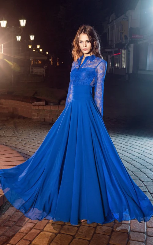 Robe trapèze en tulle et dentelle à manches longues et col montant, ornée de plis
