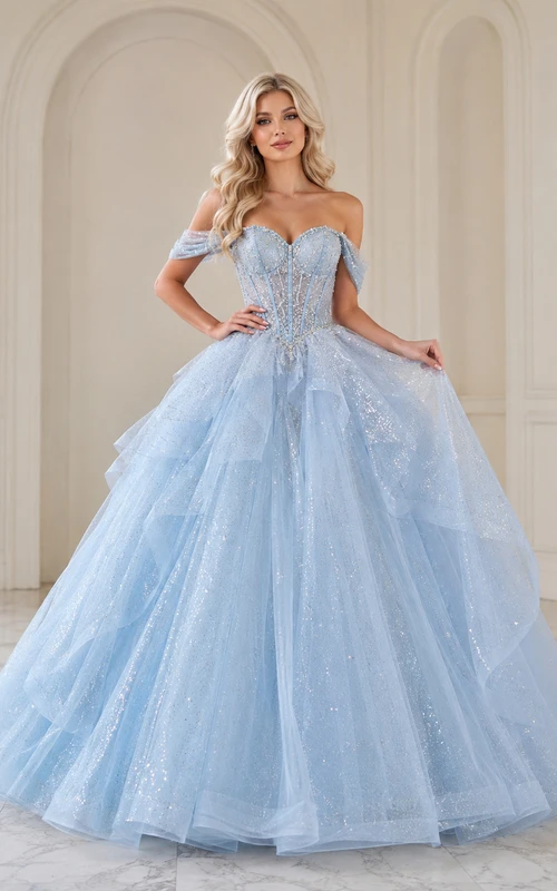 Vestido de princesa de quinceañera azul cielo de lujo con hombros descubiertos, malla de cristal y capas de tul