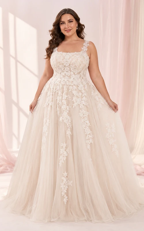Champagnerfarbenes Brautkleid in Übergröße mit Trägern, Spitzenapplikationen und A-Linie