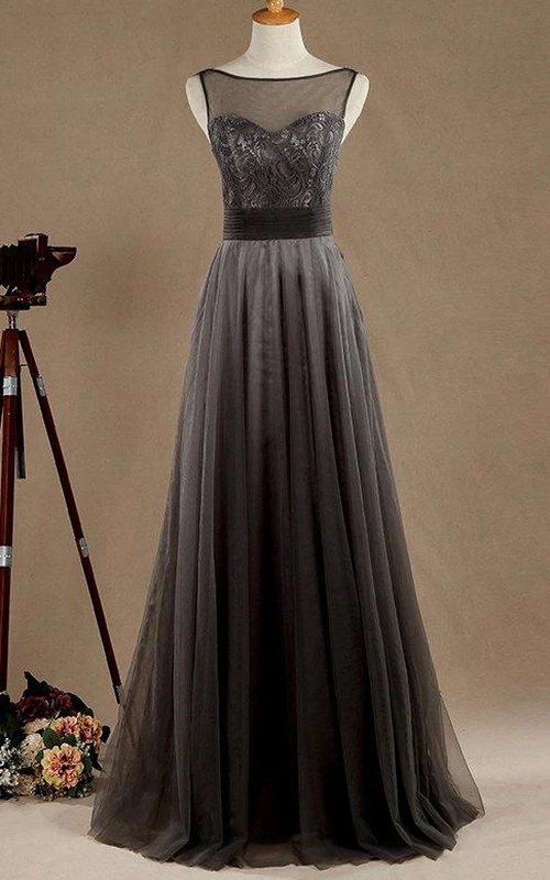 Langes Kleid aus Tüll und Satin mit Perlenstickerei