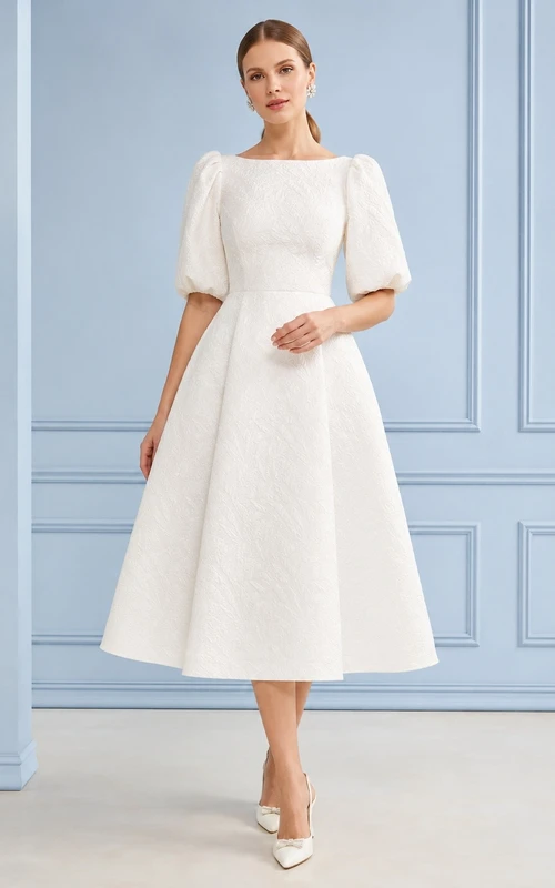 Robe midi trapèze en taffetas blanc à col rond et manches trois-quarts