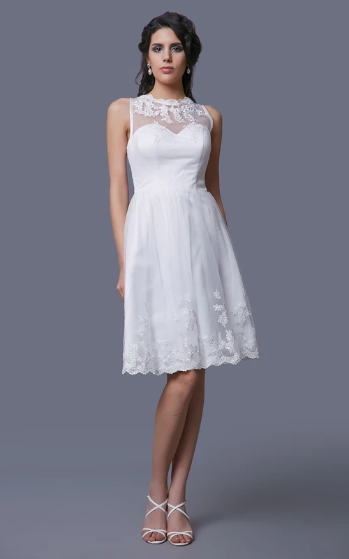 Ärmelloses, kurzes A-Linien-Kleid mit transparenten Trägern und Spitzenapplikationen