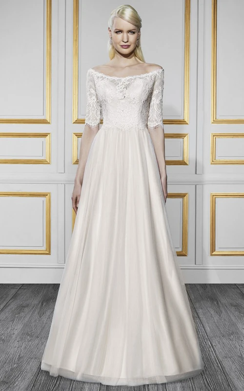 Vestido de novia de corte A, con hombros descubiertos y mangas cortas, de tul y satén.
