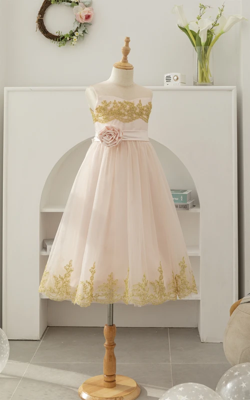 Vestido de niña de flores de tul con escote joya, apliques bicolor y corte imperio en línea A