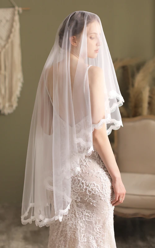 Voile de mariée de style simple avec bordure en dentelle