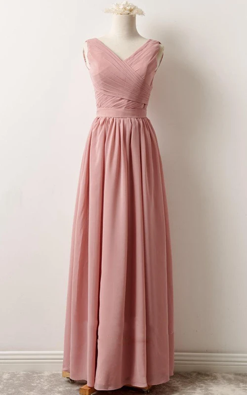 Kurzes Maxikleid aus Chiffon mit V-Ausschnitt